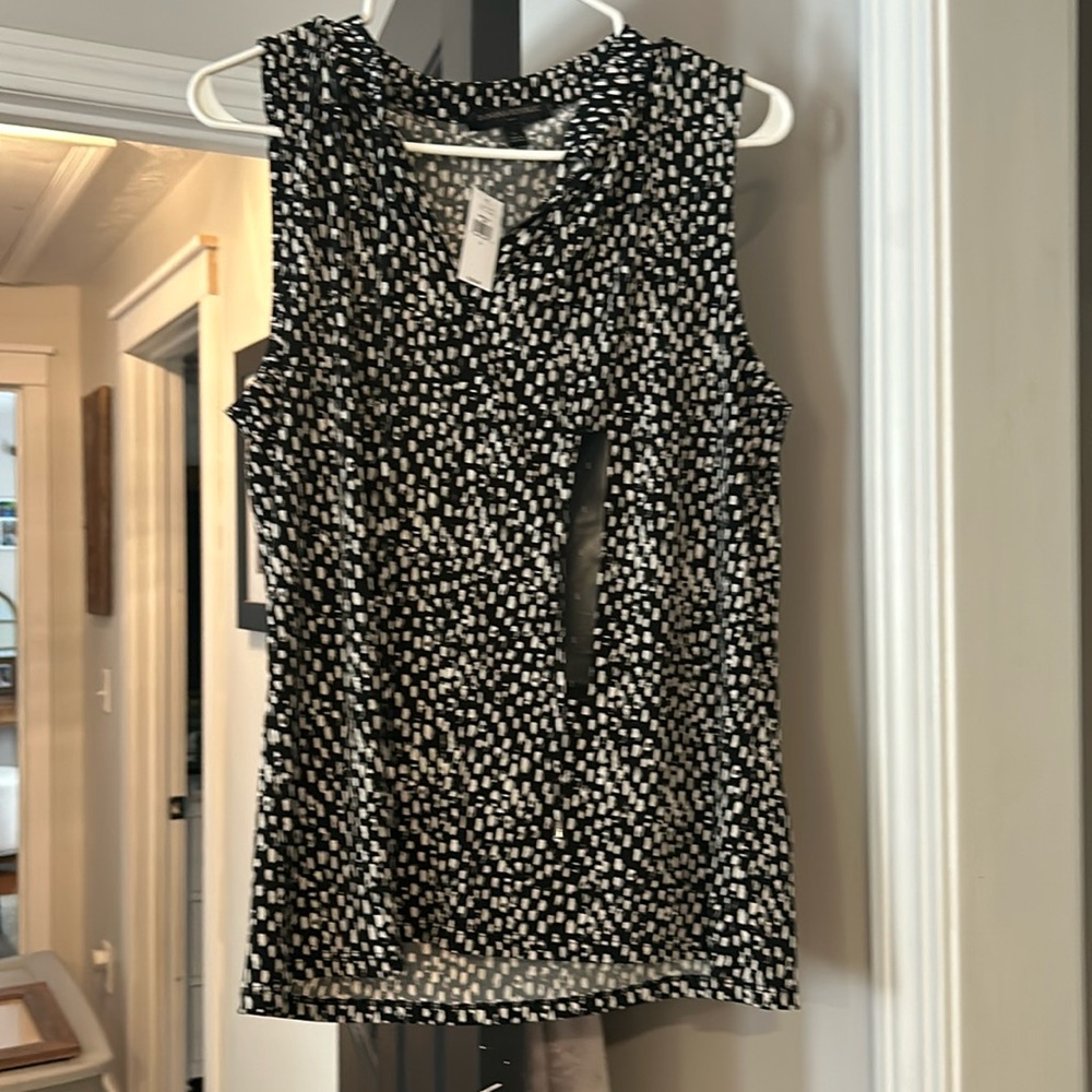 Sleeveless blouse